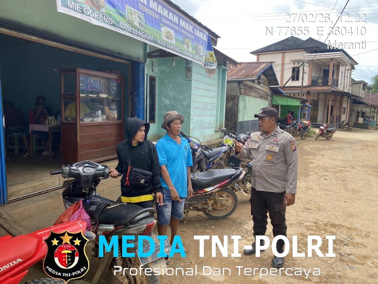 Petugas Piket Patroli Siang, Sapa Warga dan Berikan Imbauan Keselamatan Berlalu Lintas