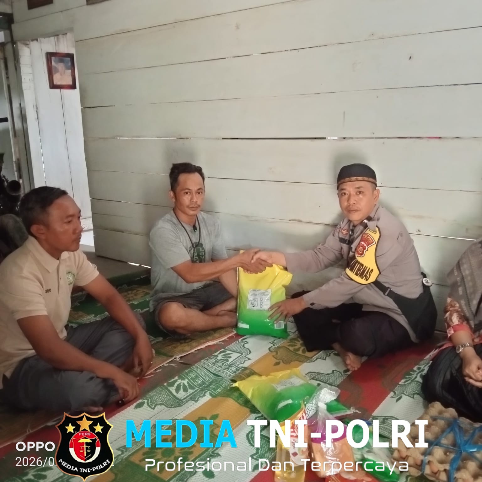 Polsek Tabir Selatan Bersama Yayasan Berikan Bantuan kepada Warga Sakit