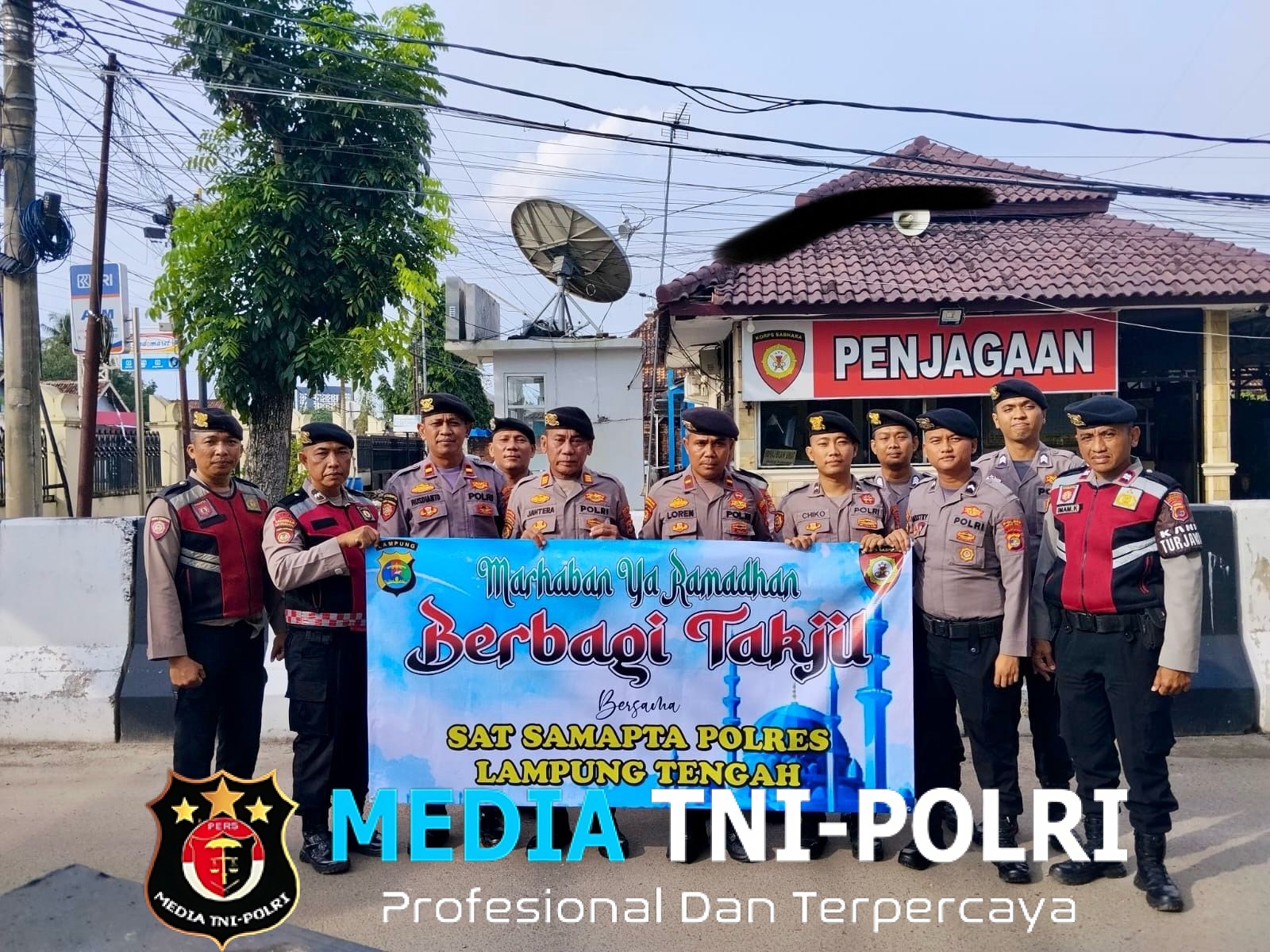 Ramadan Penuh Berkah, Sat Samapta Polres Lampung Tengah Turun ke Jalan Berbagi Takjil dan Gelar Patroli Pengamanan Ibadah