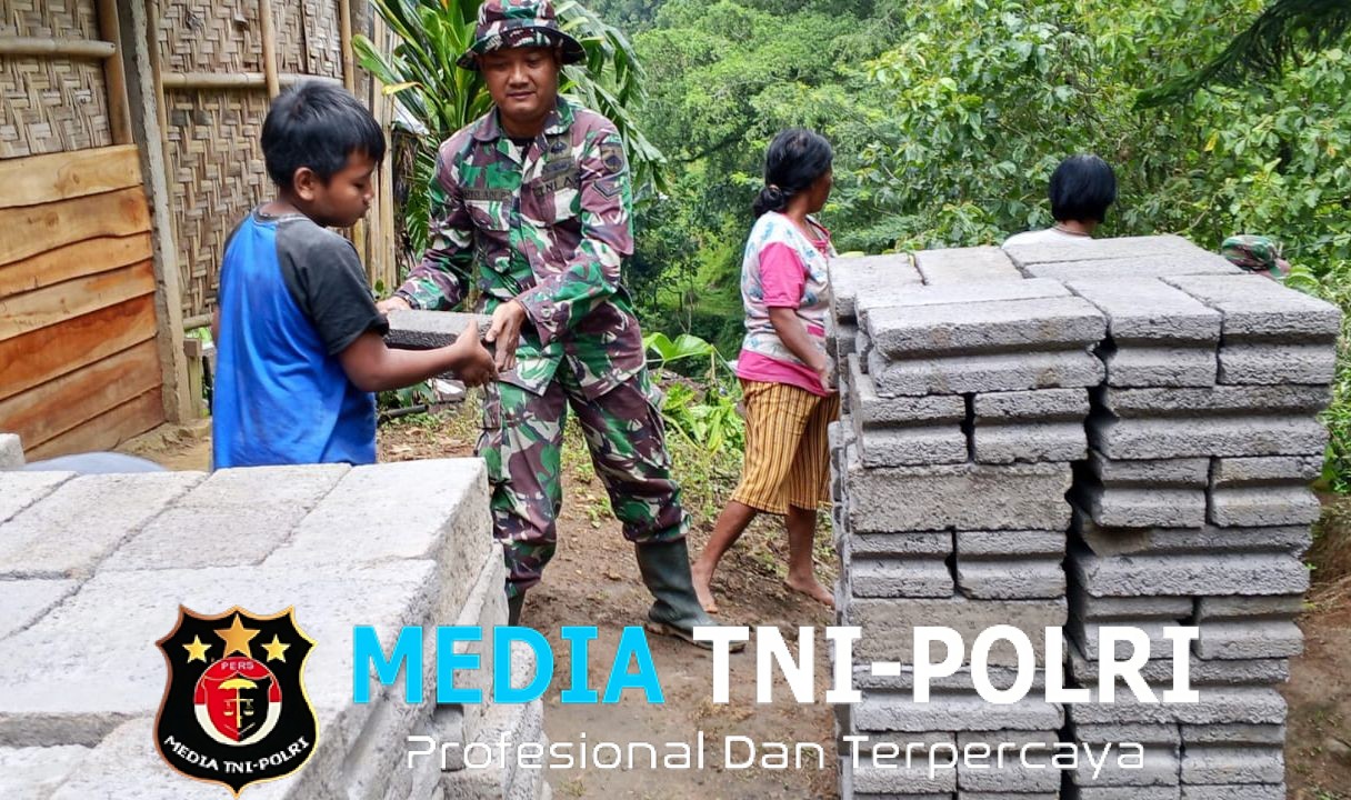 Rumahnya Direhab TNI, Bocah 11 Tahun Turut Membantu Melansir Material