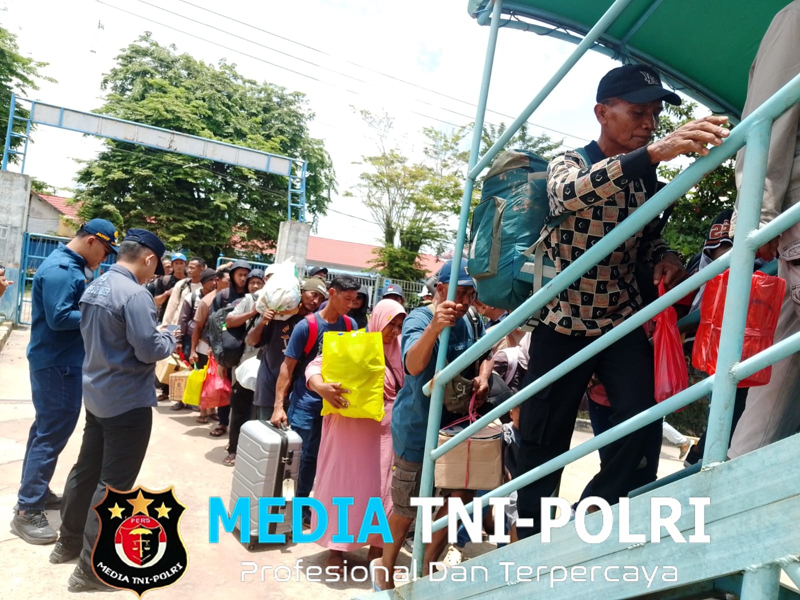 KM Lawit Berangkatkan 617 Penumpang dari Pelabuhan Sampit Tujuan Pelabuhan Tanjung Perak Surabaya