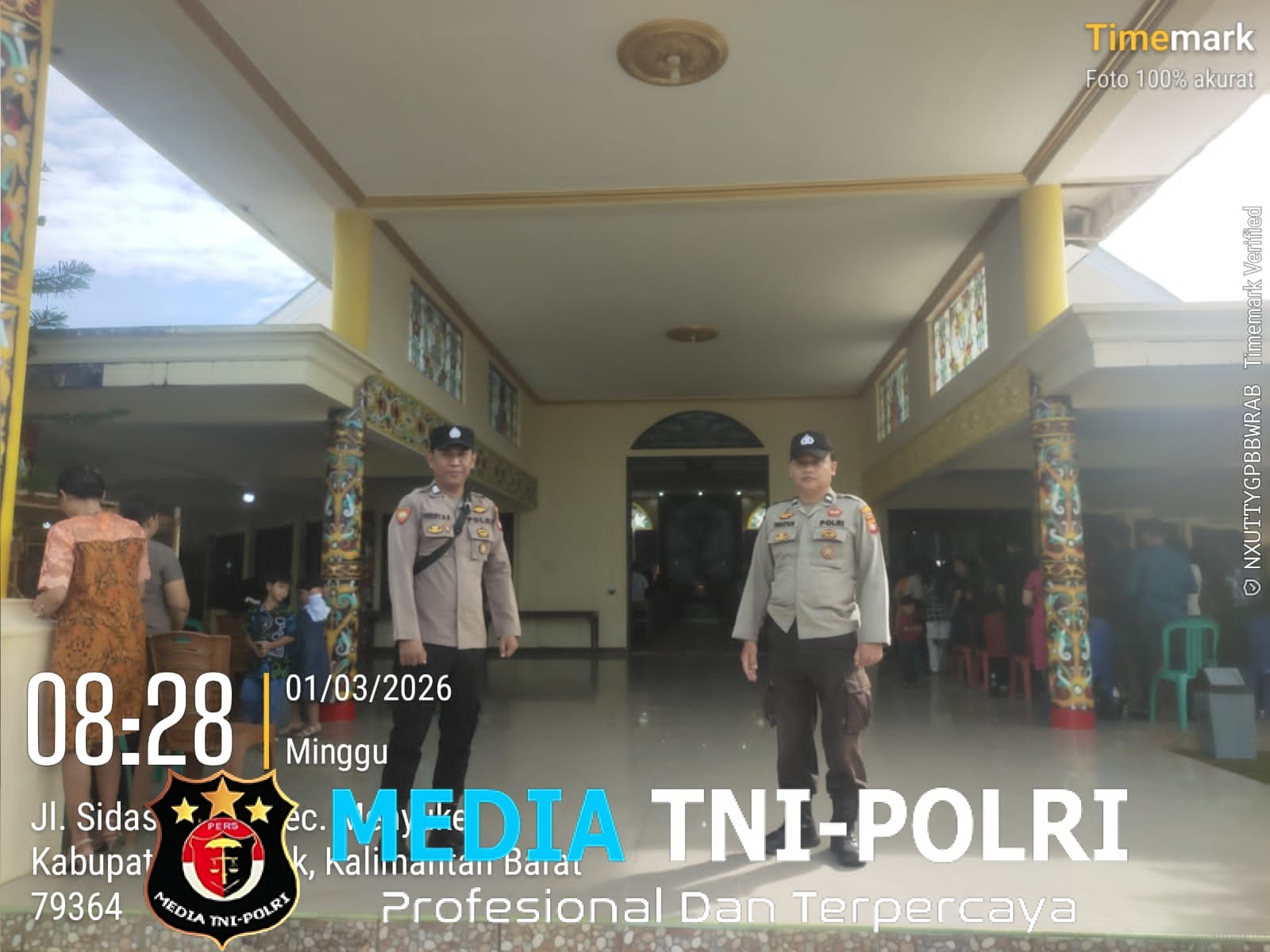 Samapta Polsek Menyuke Lakukan Pengamanan Ibadah Misa Ke Gereja Santo Agustinus dan Santo Matias Darit