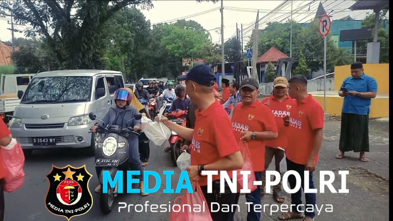 Wujud Kepedulian Ramadan, Madas Sedarah Kota Malang Bagi Bagi Takjil Di Bulan Suci Ramadhan untuk Mempererat Silaturahmi dengan Masyarakat Pada Ramadhan 1447 H