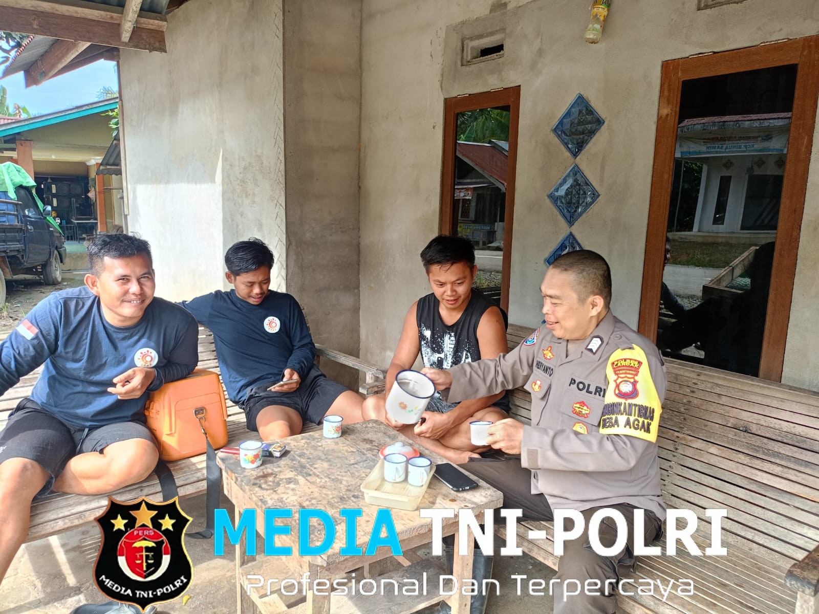 Polisi Duduk Bersama Warga, Perkuat Silaturahmi dan Tangkal Hoaks Saat Patroli Dialogis