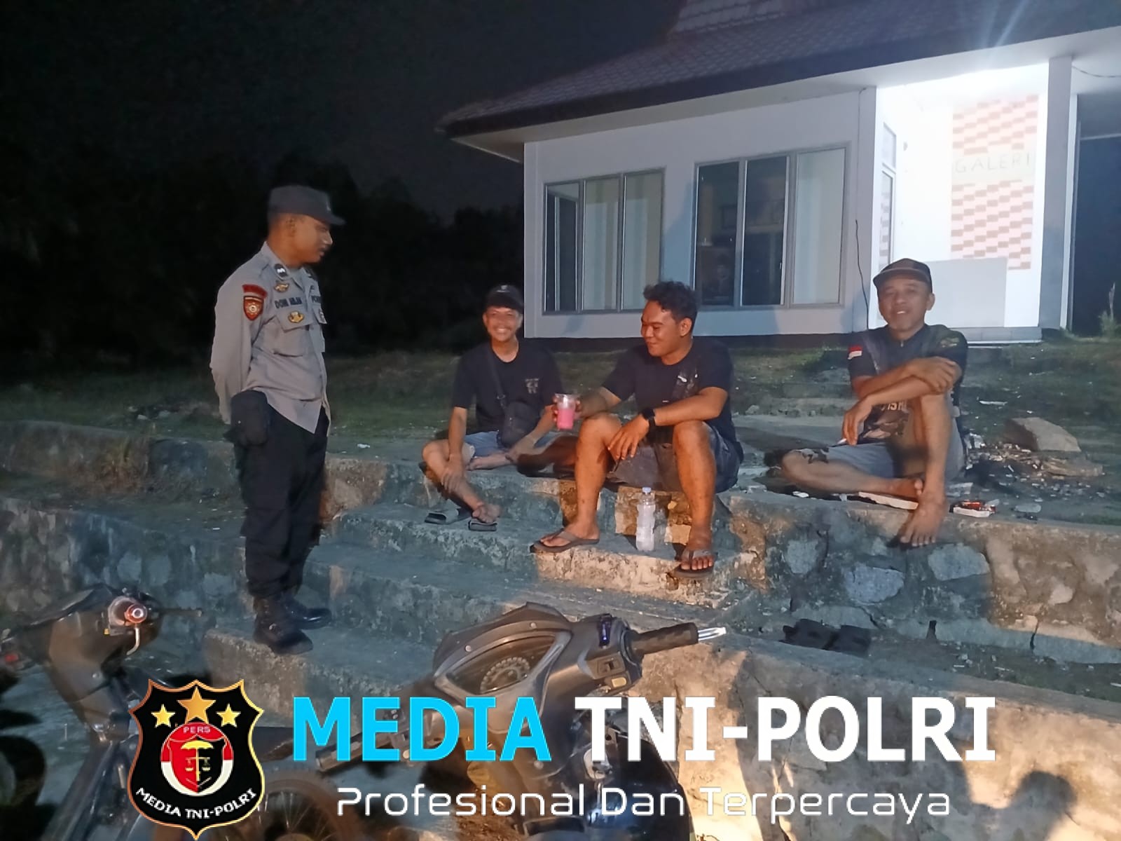Patroli Malam Jadi Ajang Silaturahmi, Polisi Mandor Dekatkan Diri dengan Warga