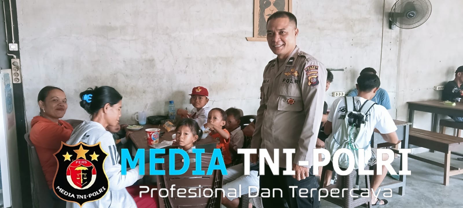 Di Tengah Kebersamaan Ibu dan Anak, Polisi Hadir Beri Himbauan Kamtibmas