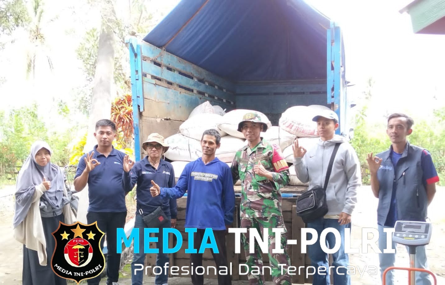 Babinsa Pulungdowo Kawal Sergab Bulog, Perkuat Ketahanan Pangan Nasional di Tumpang Malang