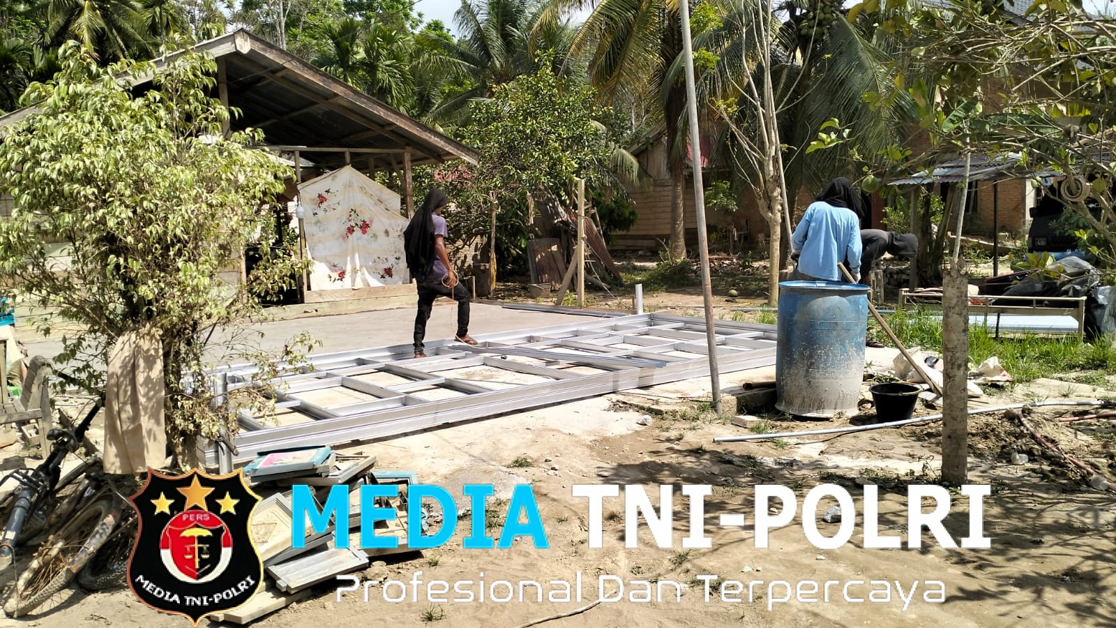 Wujudkan Hunian Layak, Koramil 29/Langkahan Kawal Pembangunan Huntara Mandiri di Desa Pante Gaki Bale