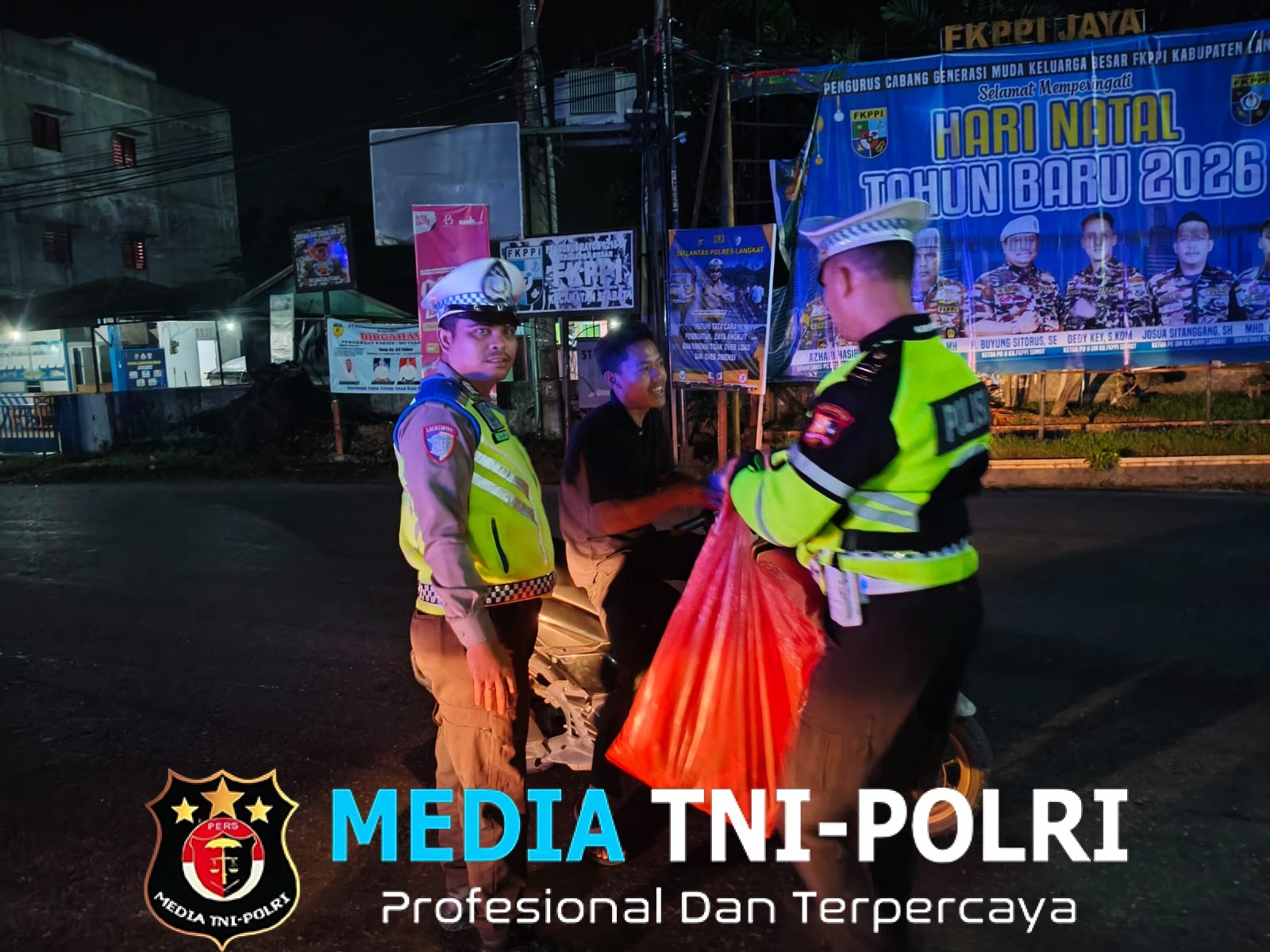Sahur On The Road Berlanjut di Hari ke-15, Polres Langkat Hadir untuk Warga