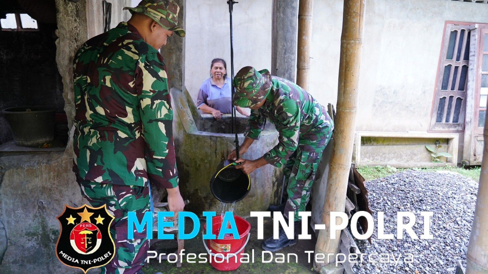 Wujudkan Kemanunggalan, Satgas TMMD Ke 127 Kodim 0808/Blitar Ringankan Beban Warga Menimba Air