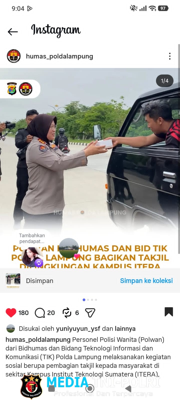 Sapa Masyarakat, Polwan Polda Lampung Bagikan Takjil Berbuka Puasa