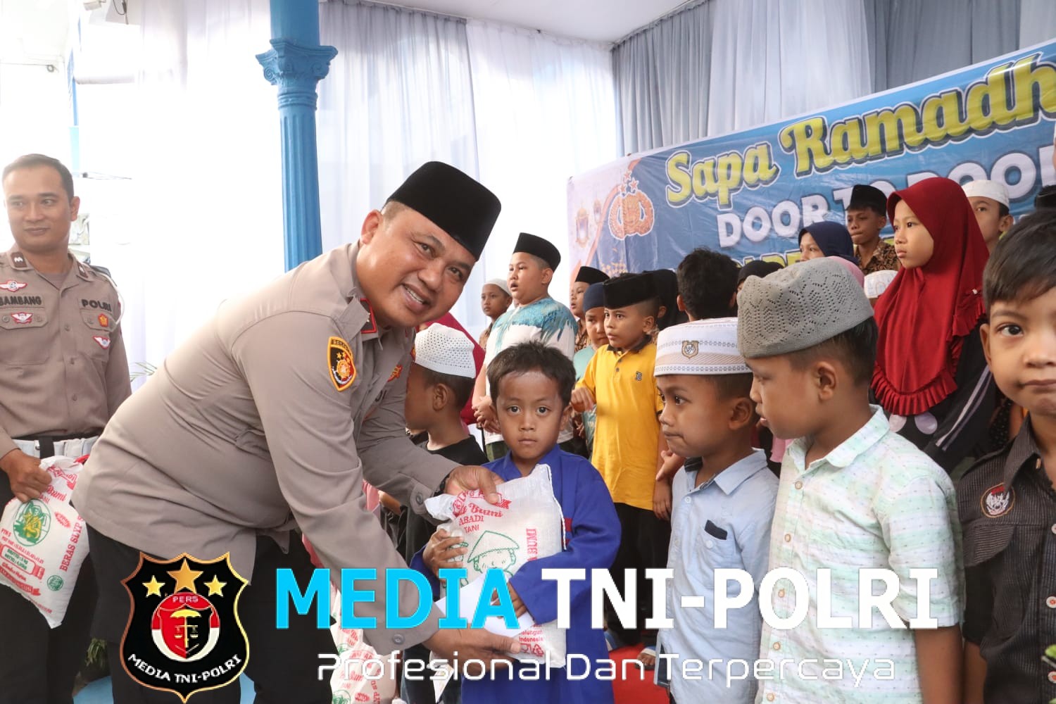 Kapolres Simalungun Turun Langsung! “Sapa Ramadan Door to Door” Sentuh Hati 50 Anak Yatim, Kapolres “Polri Akan Selalu Jadi Keluarga Kalian!”