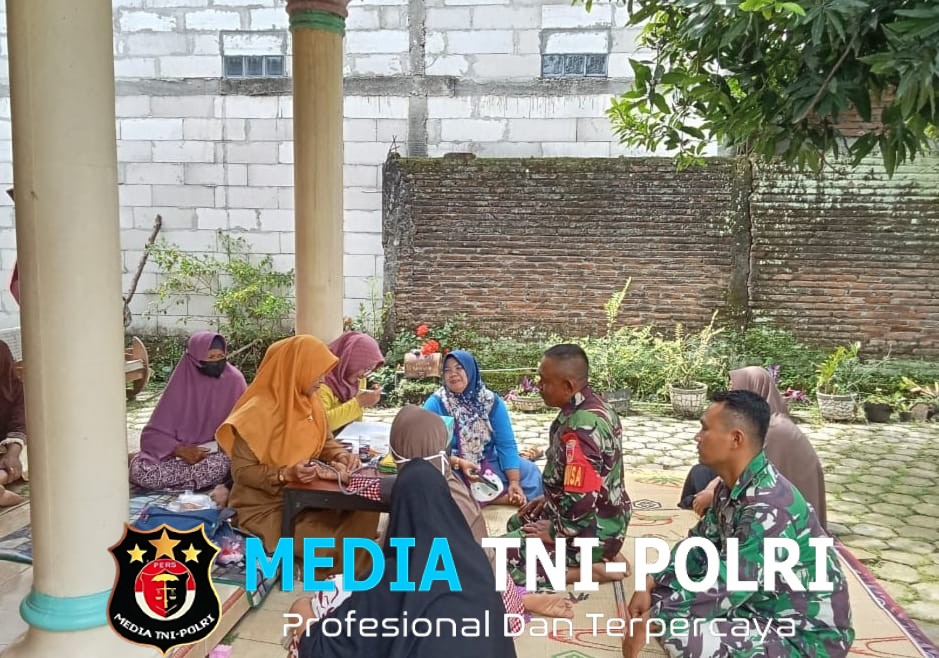 Babinsa Dampingi Pemeriksaan Kesehatan Lansia di Posbindu