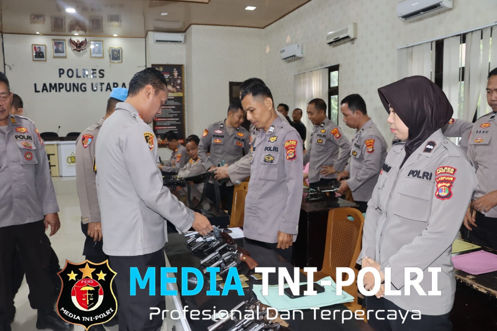 Kapolres Lampung Utara Cek Senpi Dinas, Pastikan Penggunaan Sesuai Prosedur