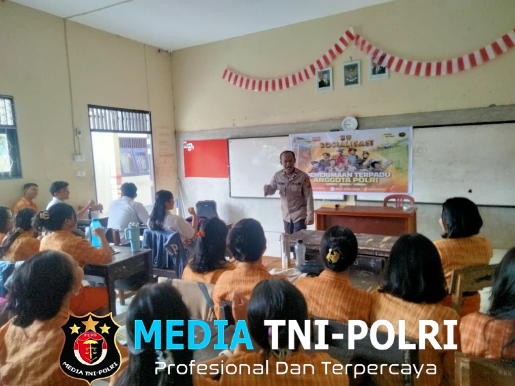 Unit Binmas Polsek Ngabang Sosialisasikan Penerimaan Anggota Polri 2026 di SMA Negeri 3 Ngabang