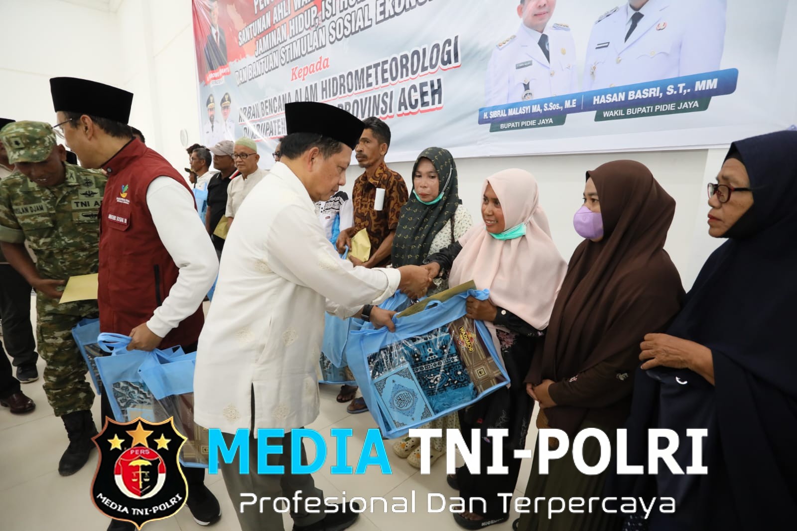 Semarakkan Ramadan, Kasatgas Tito Salurkan Bantuan untuk Korban Bencana di Pidie Jaya