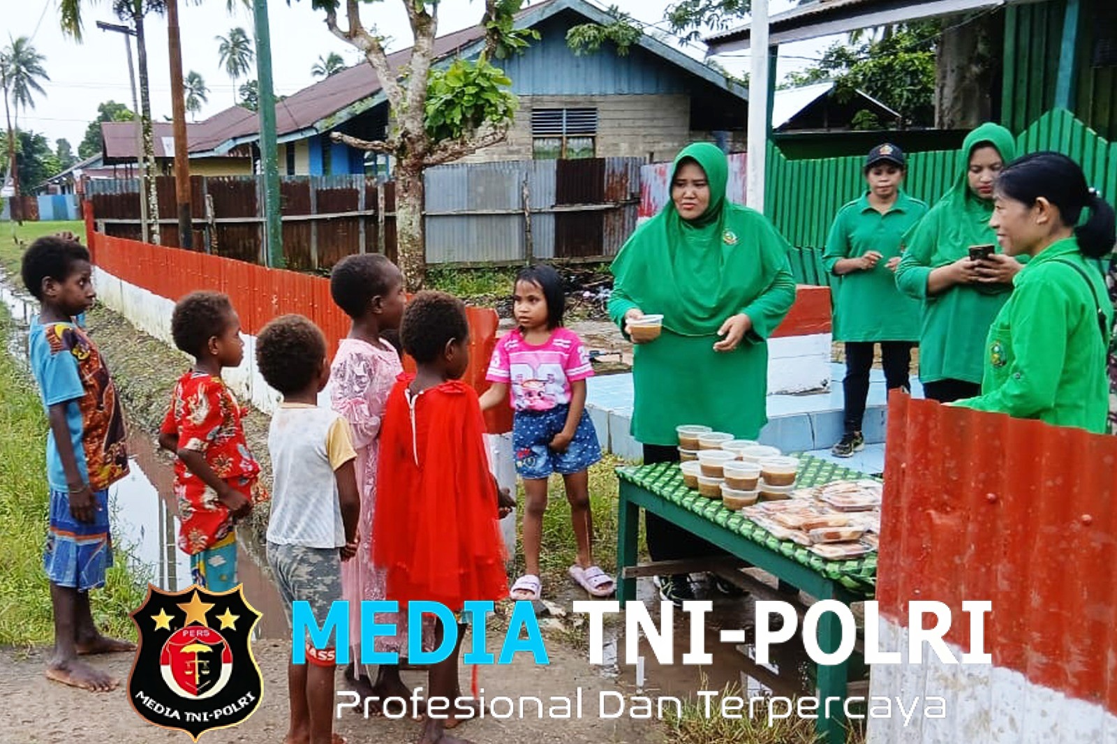 Koramil Kimam dan Persit Berbagi Takjil, Hangatkan Kebersamaan di Bulan Ramadhan