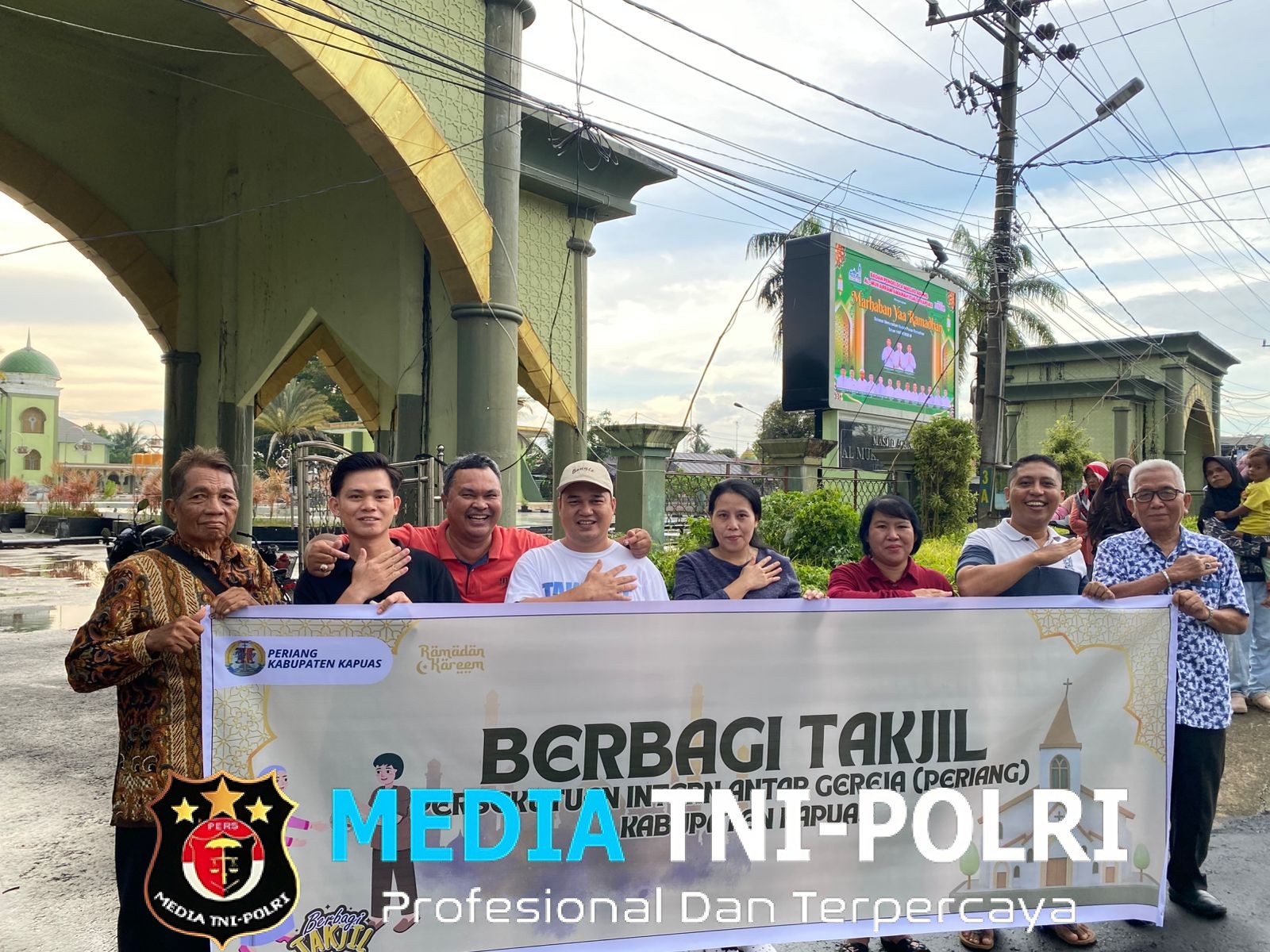 Indahnya Berbagi, PERIANG Hadir Membawa Kasih melalui Pembagian Takjil Ramadhan