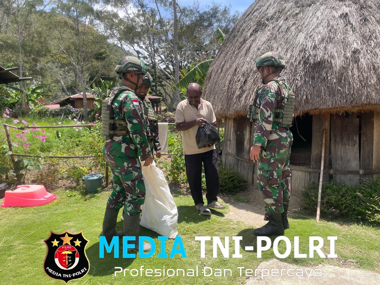 Pererat Kebersamaan dalam Tugas, Satgas Yonif 521/DY Sambangi Tokoh Masyarakat di Distrik Bolakme