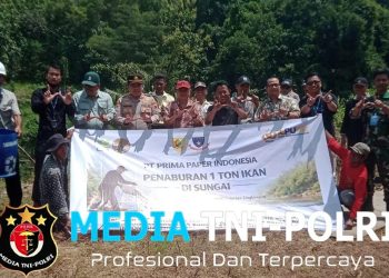Polri Dukung Pelestarian Lingkungan, Polsek Wonogiri Kota Amankan Penebaran 1 Ton Ikan di Sungai Timang