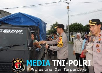 Polres Pringsewu Konsisten Berbagi Takjil, Kapolres Turun Langsung Pimpin Kegiatan