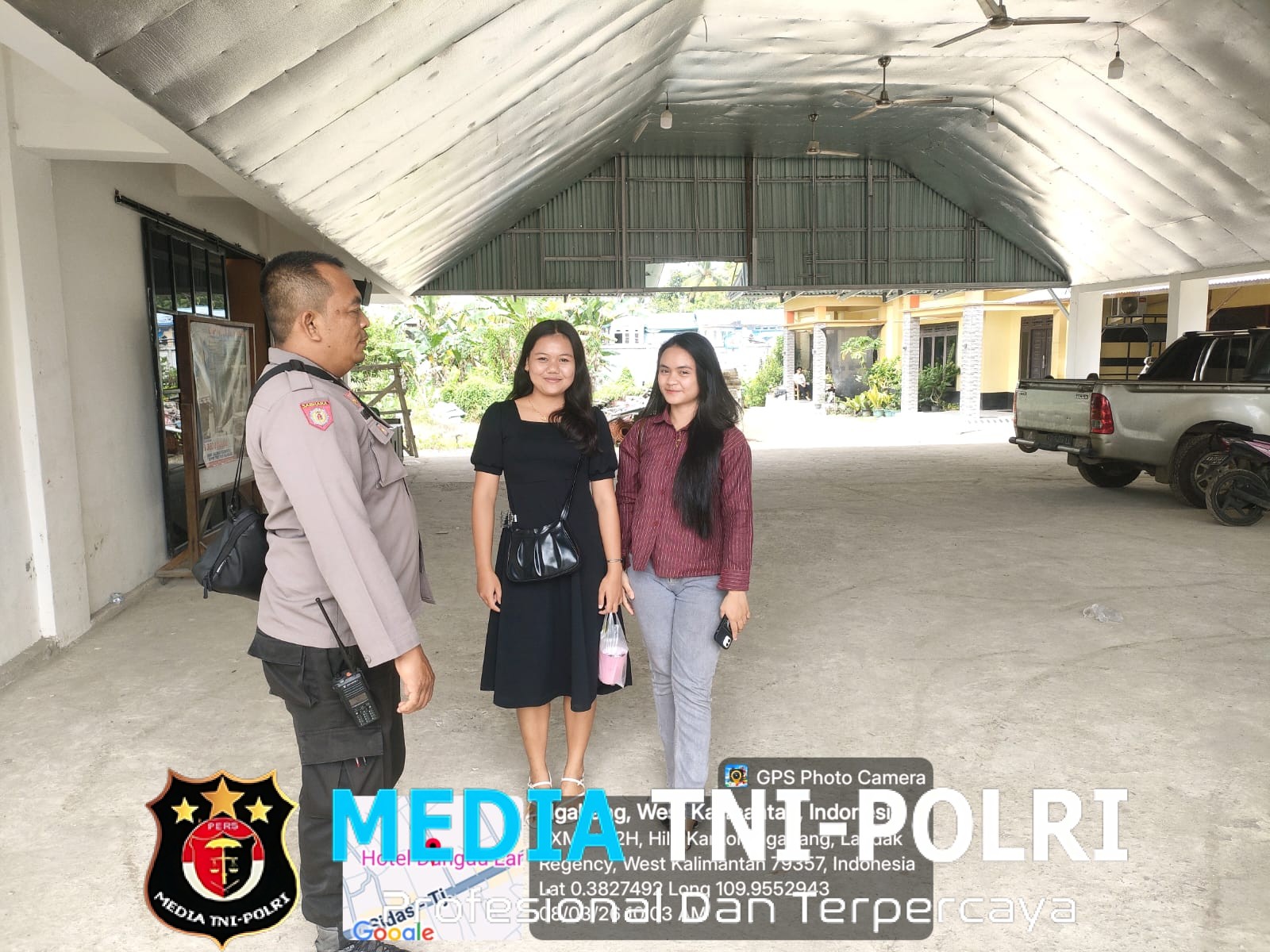 Personil Polsek Ngabang Laksanakan Pengamanan Giat Ibadah Minggu Di Gereja PPIK Timotius