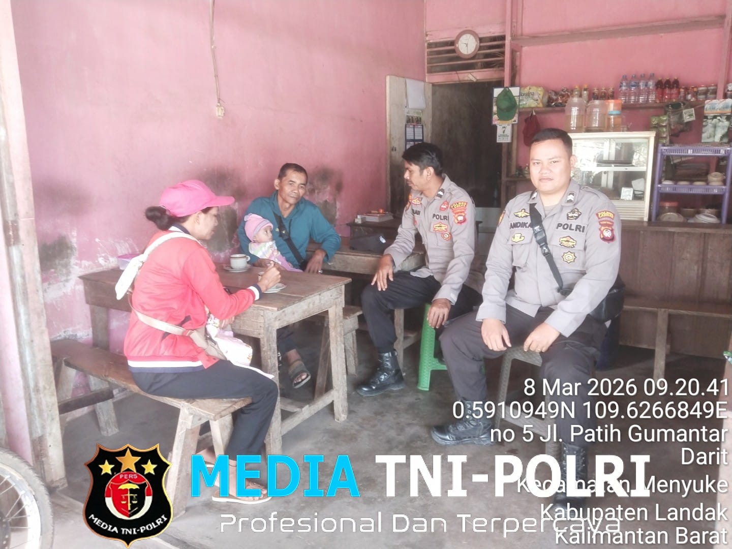 Patroli Siang Hari Samapta Polsek Menyuke, Beri Imbauan Kamtibmas Kepada Warga