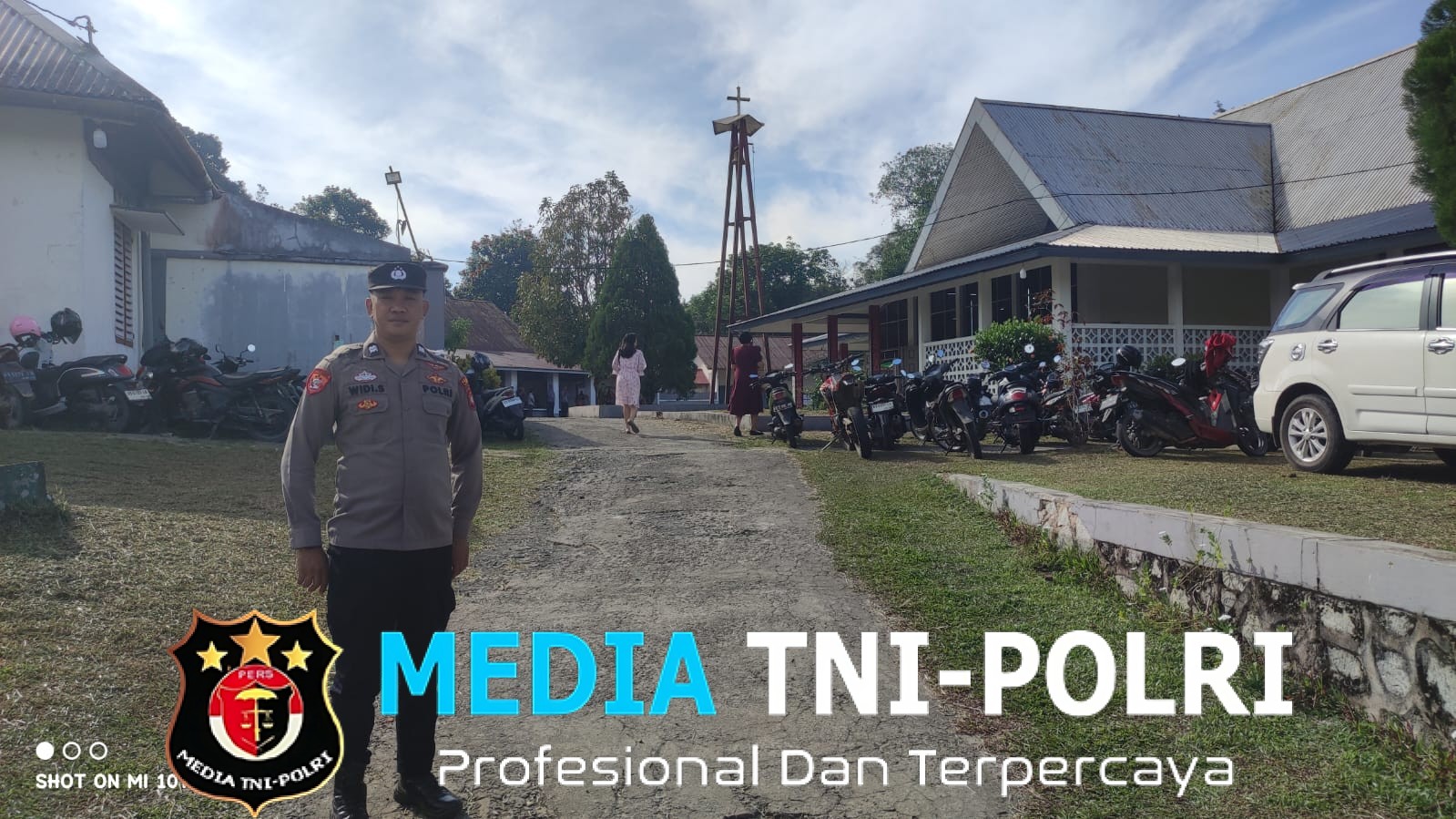 Pengamanan Ibadah Misa Minggu di Gereja Paroki Santo Petrus dan Paulus Menjalin Berjalan Aman dan Lancar