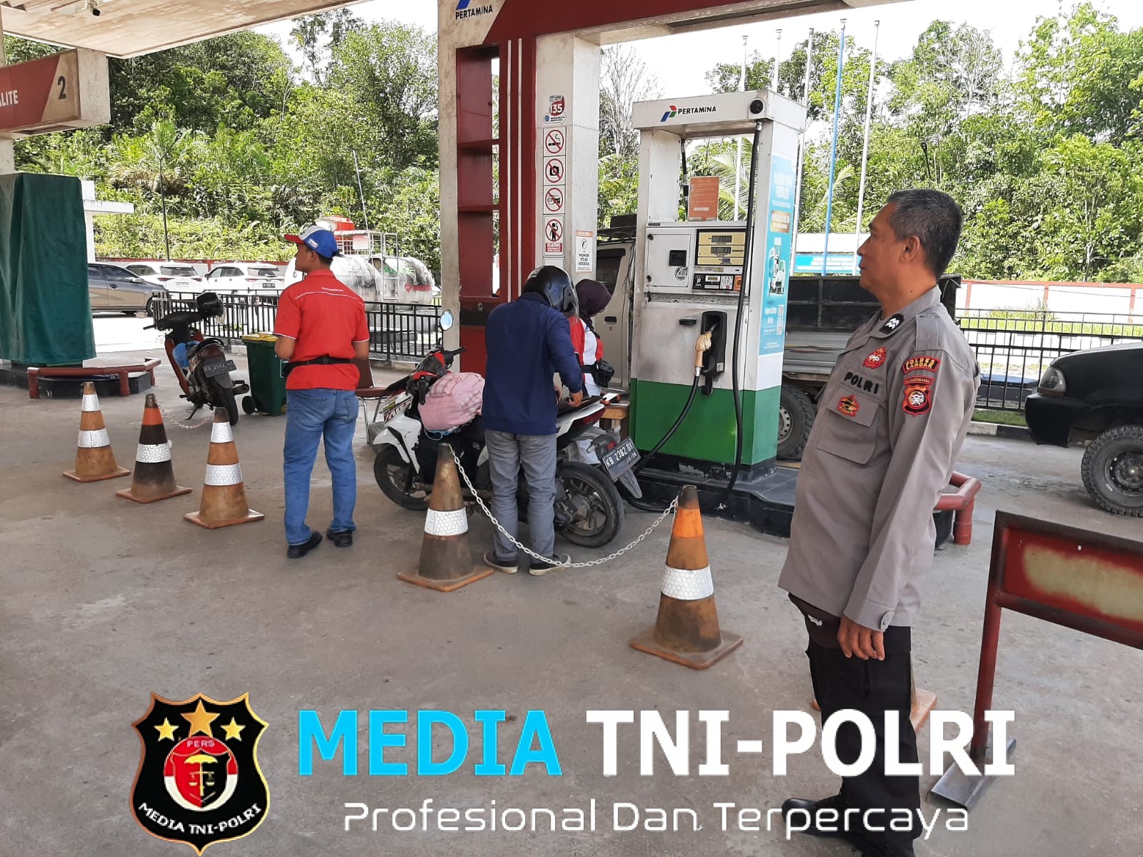 Jelang Idul Fitri, Polisi Patroli Siang Pantau SPBU dan Berikan Himbauan kepada Warga