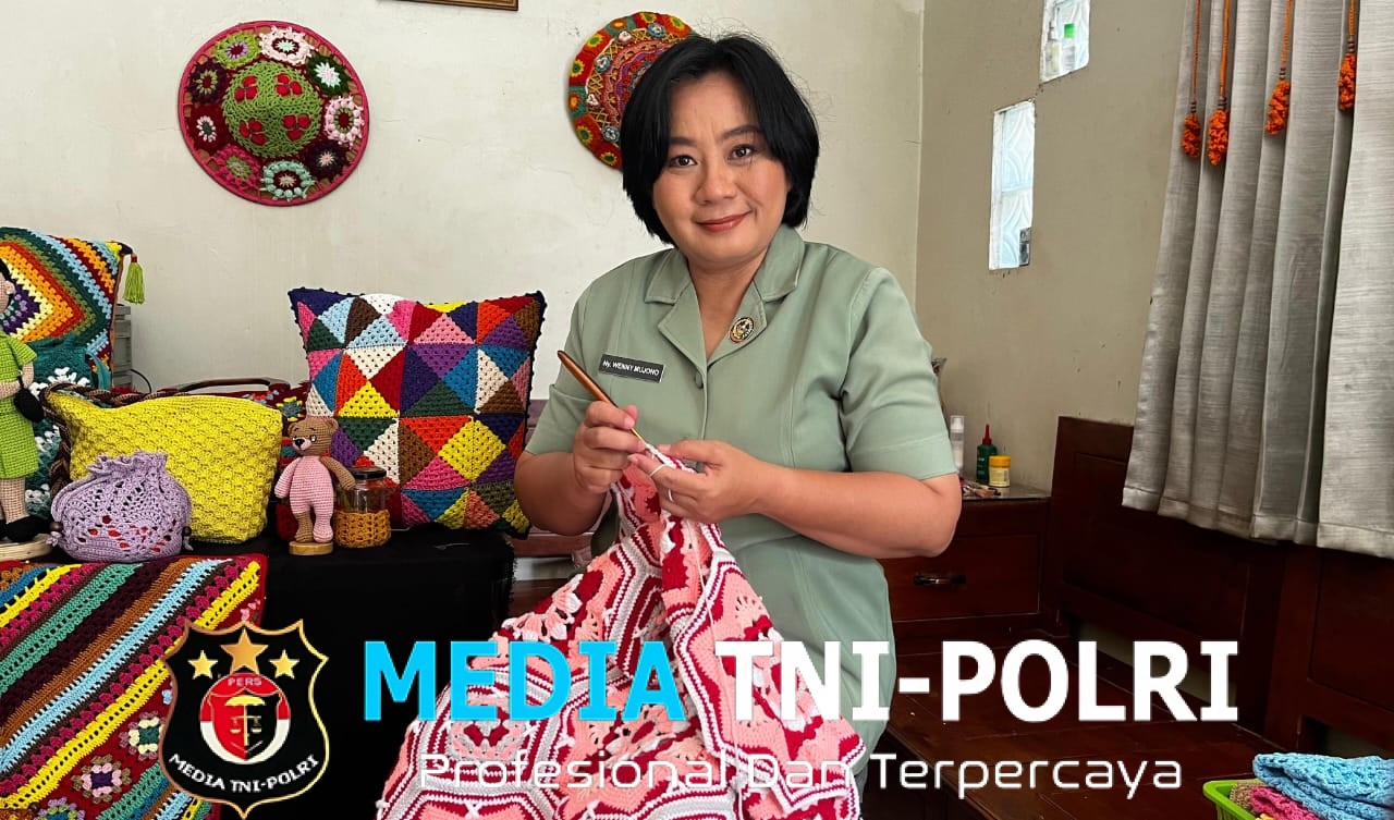 Kisah Inspiratif Anggota Persit Kartika Chandra Kirana Cabang L Kodim Surakarta Dalam Mengembangkan Ketrampilan Merajut