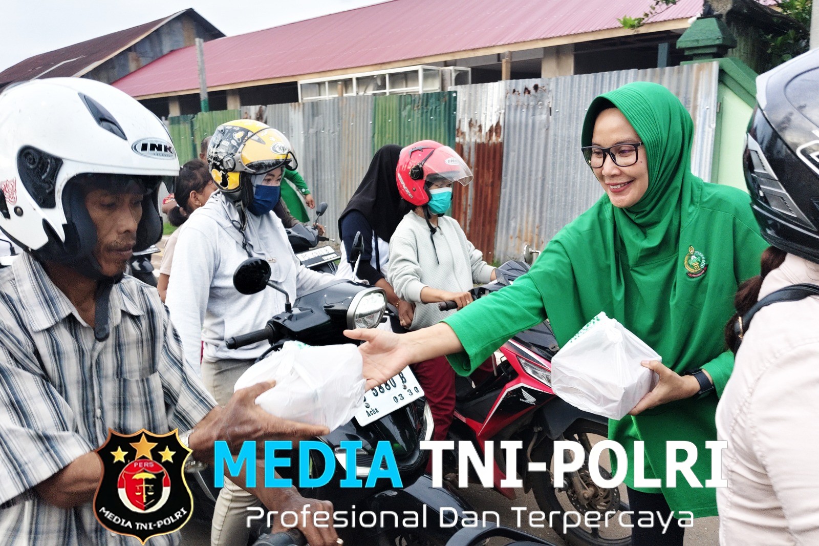 Persit KCK Kodim 1707/Merauke Berbagi Takjil, Wujud Kepedulian di Bulan Ramadhan