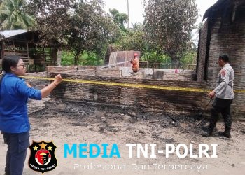 Rumah Kosong Ditinggal Kerja, Tiba-Tiba Terbakar! Kapolsek Bangun Langsung Turun ke TKP, Kerugian Capai Rp250 Juta