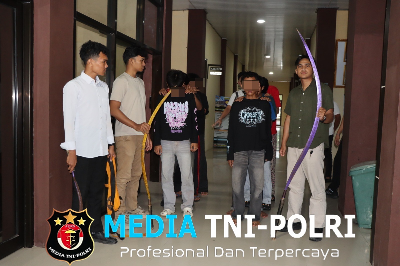 Viral Tawuran Bawa Klewang hingga 1,6 Meter, Polisi Tangkap 8 Remaja Geng Motor di Pringsewu