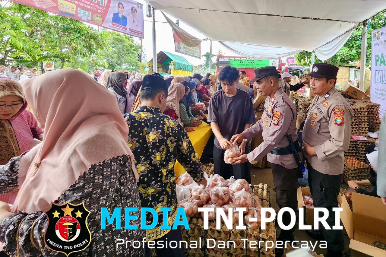 Jelang Idul Fitri, Masyarakat Tumpah Ruah Hadiri Pasar Murah Polres Lampung Tengah