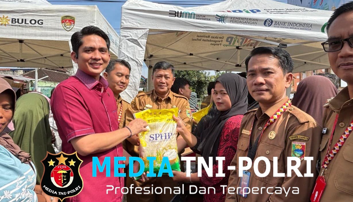 Gerakan Pangan Murah Jelang Lebaran Polres Tanggamus dan Pemkab di Talang Padang Diserbu Warga
