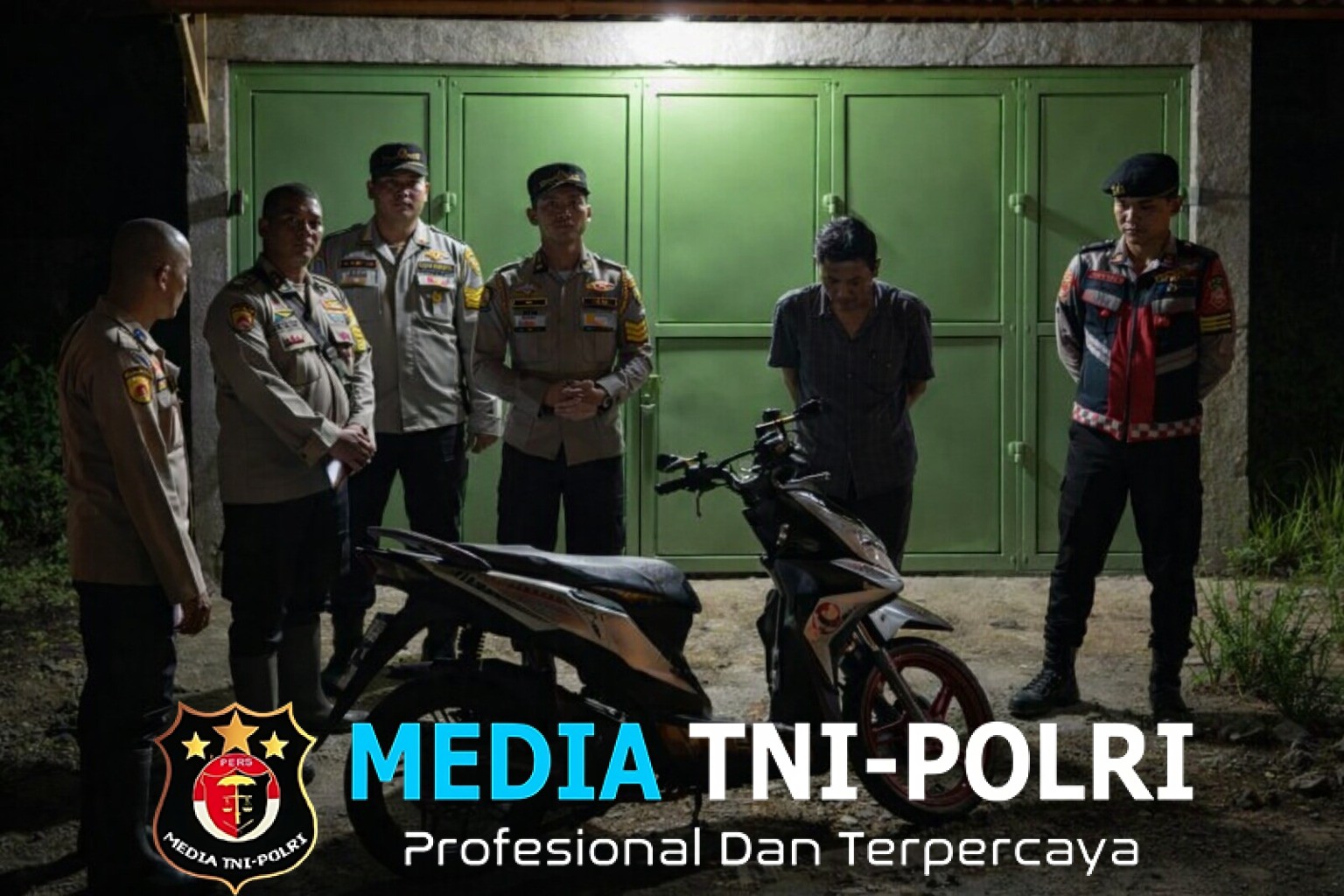 Terjebak Longsor Saat Hujan Deras, Pemancing di Pringsewu Diselamatkan Polisi