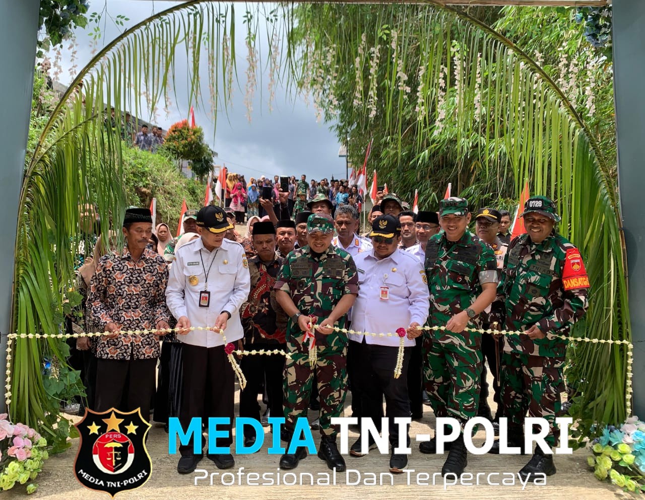 Brigjen TNI M Andhy Kusuma Resmikan Jalan Hasil TMMD 127 Di Desa Kembang