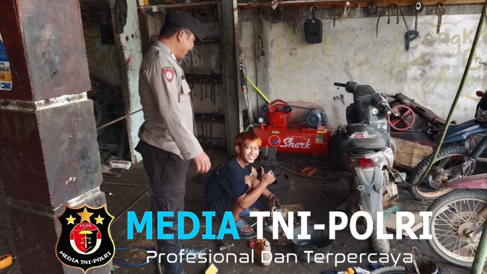 Patroli Kamtibmas Polsek Kuala Behe Antisipasi Tindakan Kriminalitas