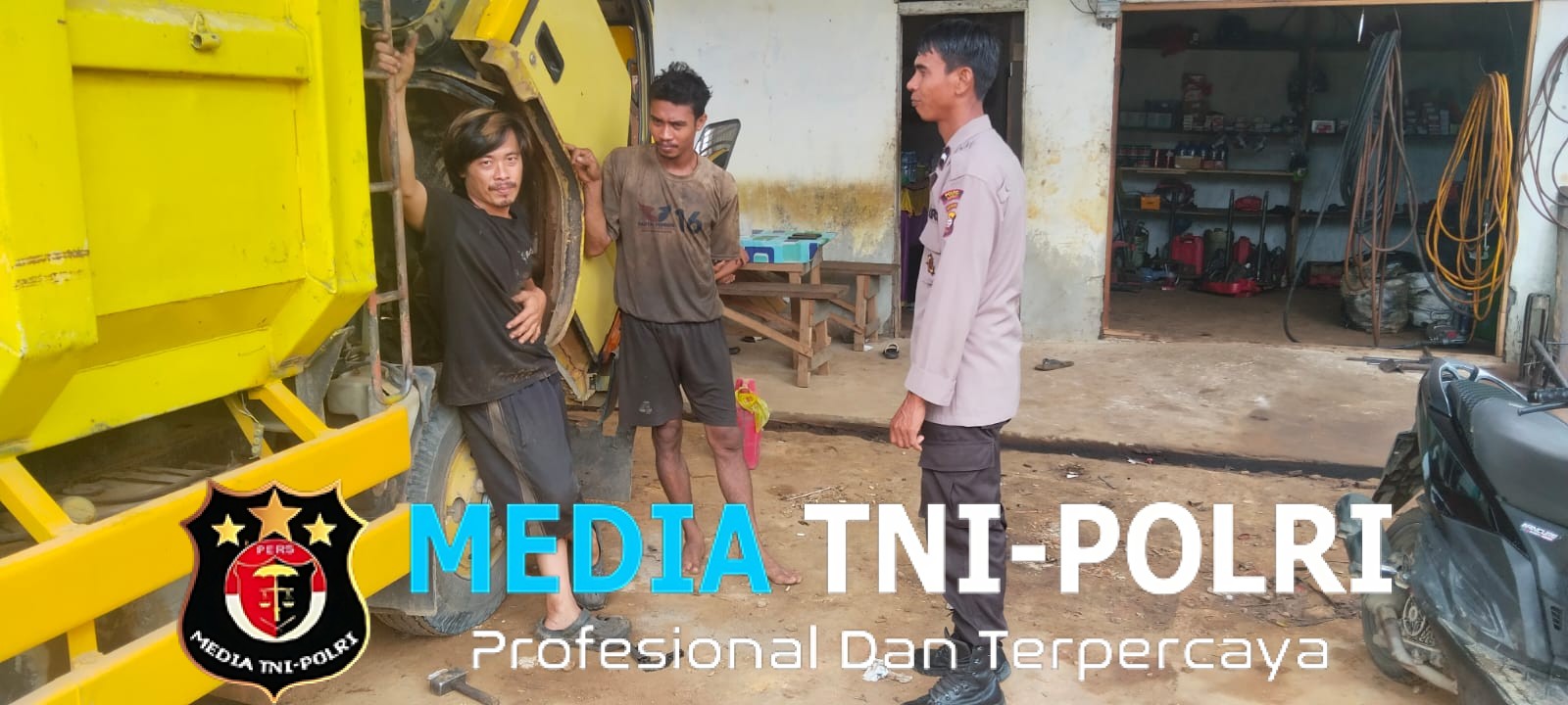 Patroli Humanis, Polisi Sapa Karyawan Alfamart dan Pekerja Bengkel Mobil