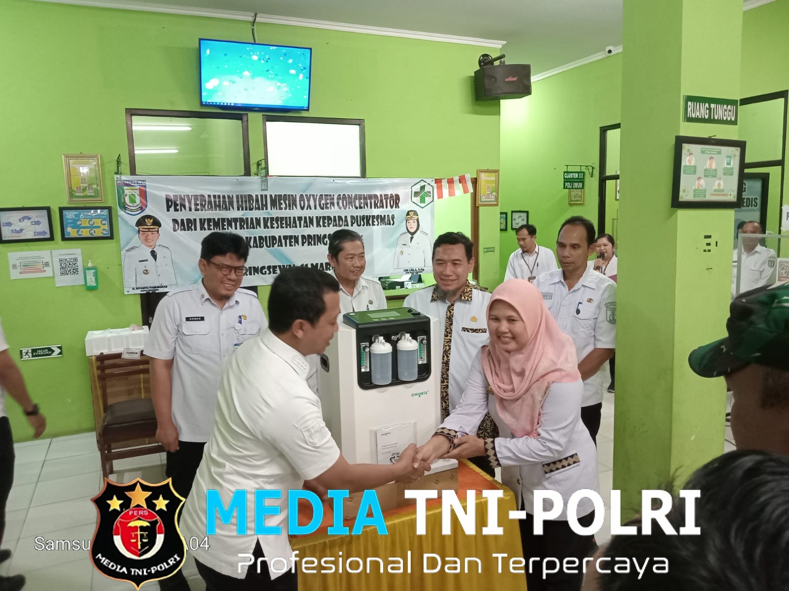 Bupati Pringsewu Serahkan Bantuan Oxygen Concentrator Kepada Puskesmas