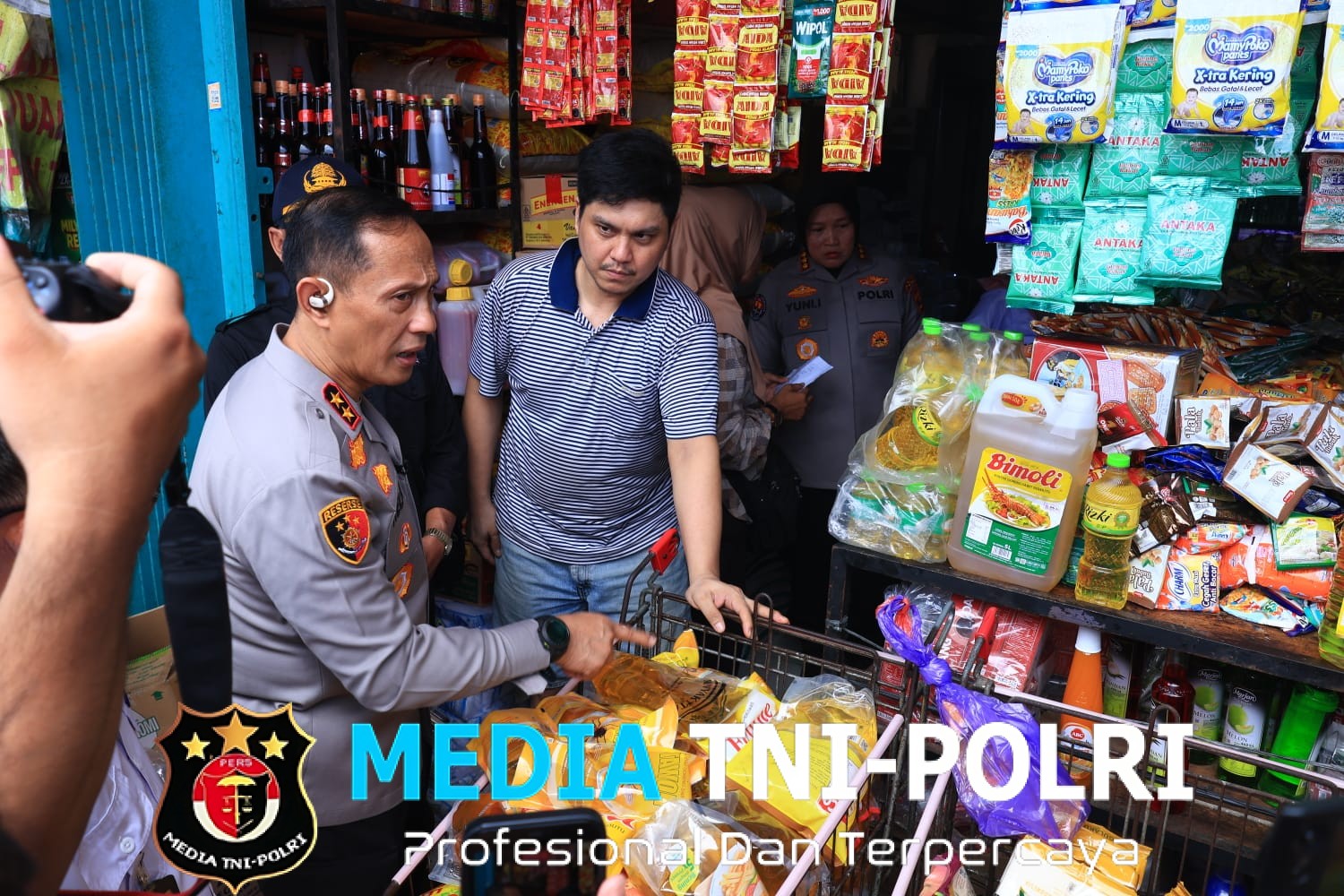 Kapolda Lampung Tinjau Harga dan Ketersediaan Sembako di Pasar Pasir Gintung Jelang Idulfitri