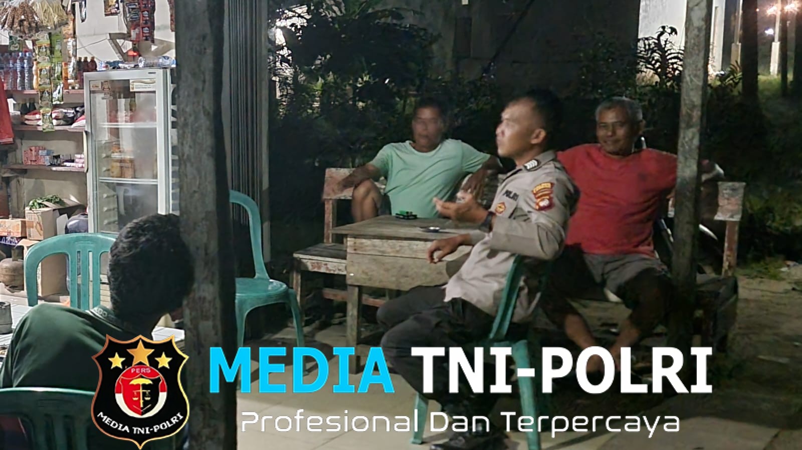 Patroli Malam Polsek Menjalin, Wujud Kepedulian Polri terhadap Kamtibmas di Desa Menjalin