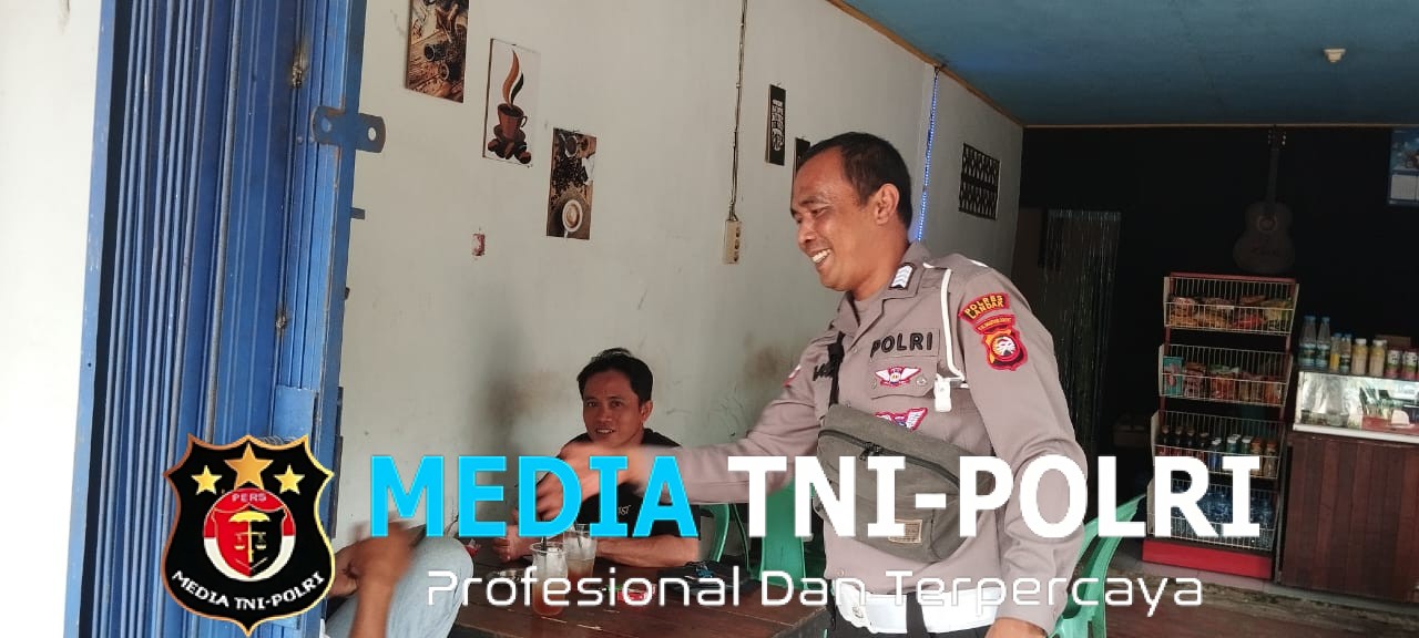 Personel Polsek Mempawah Hulu Pantau Situasi Kamtibmas di Pasar Karangan