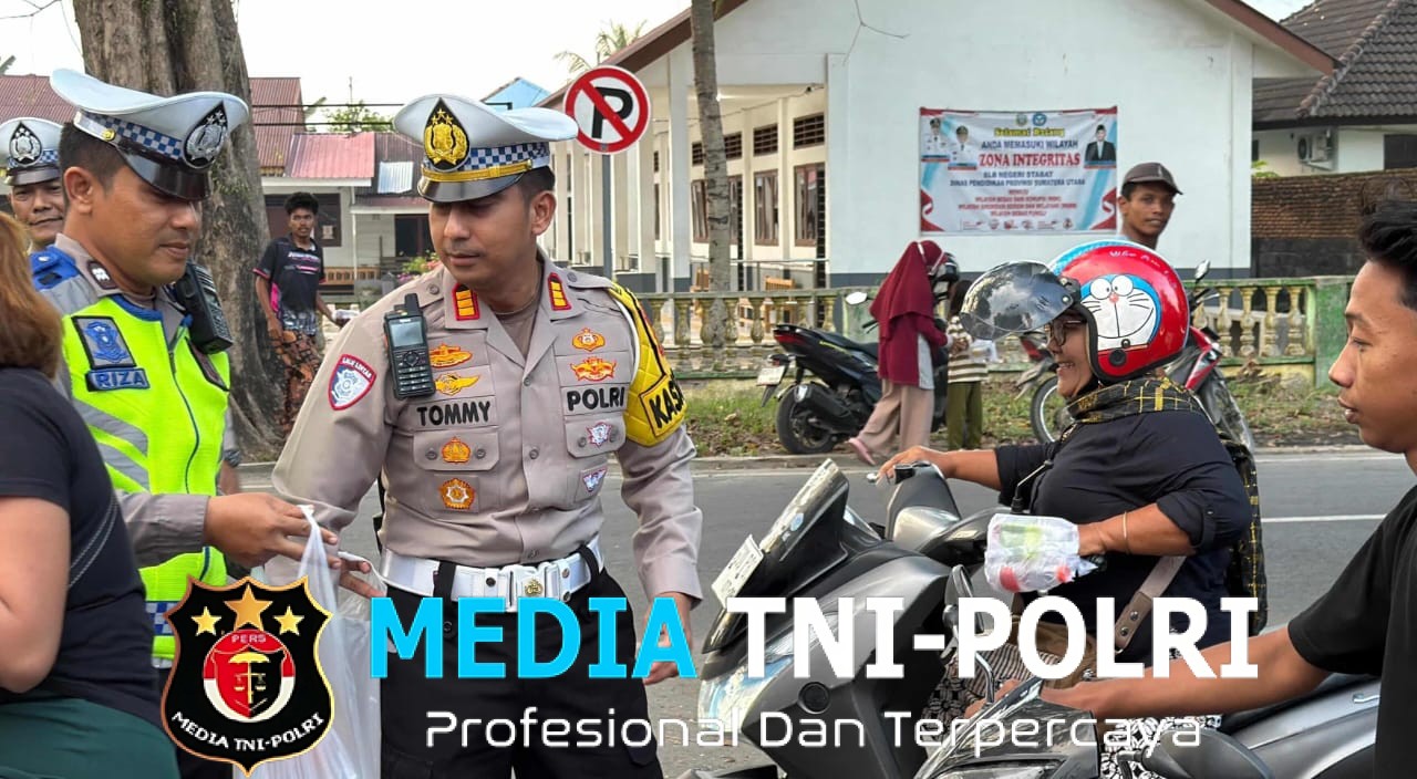 Polres Langkat Berbagi Takjil di Hari ke-22 Ramadhan, Wujud Kepedulian kepada Masyarakat