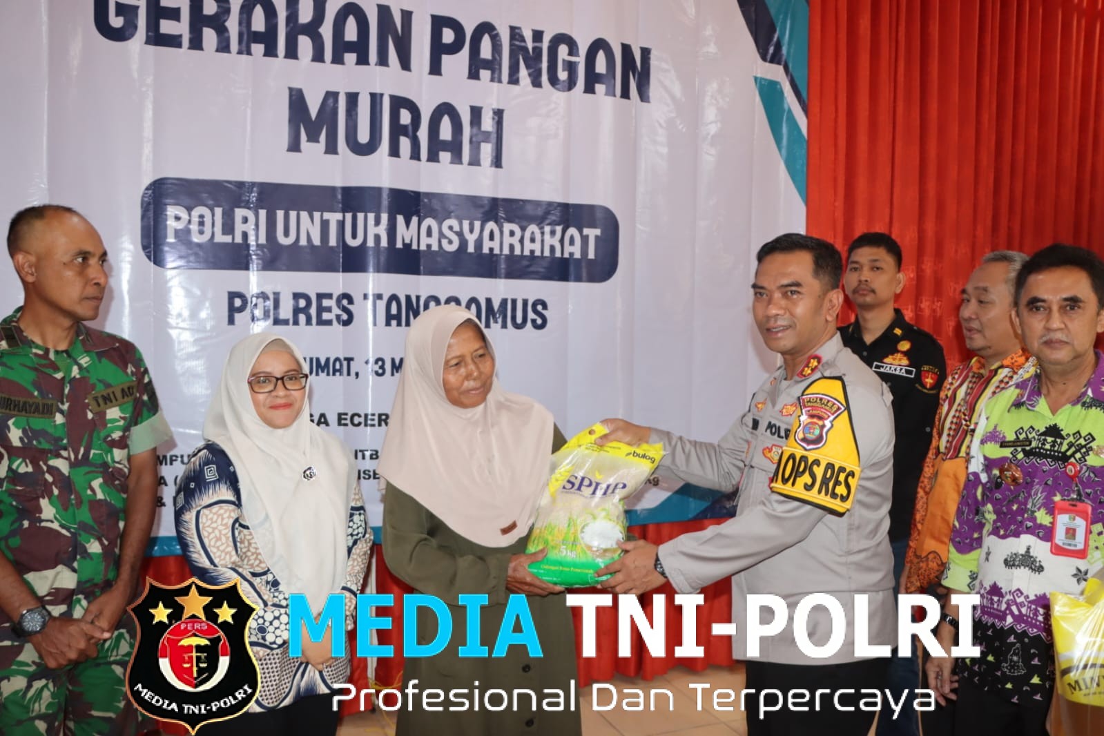 Polres Tanggamus Gelar Gerakan Pangan Murah di Gisting, Warga Antusias Beli Bahan Pokok