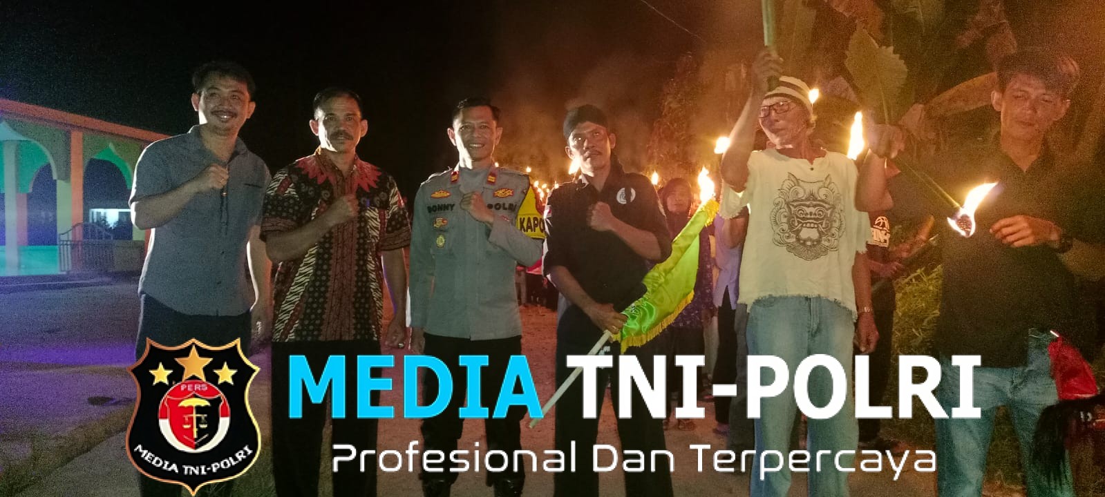 Pengamanan Pawai Obor Salawat di Dusun Lonjengan Desa Sepahat oleh Polsek Menjalin