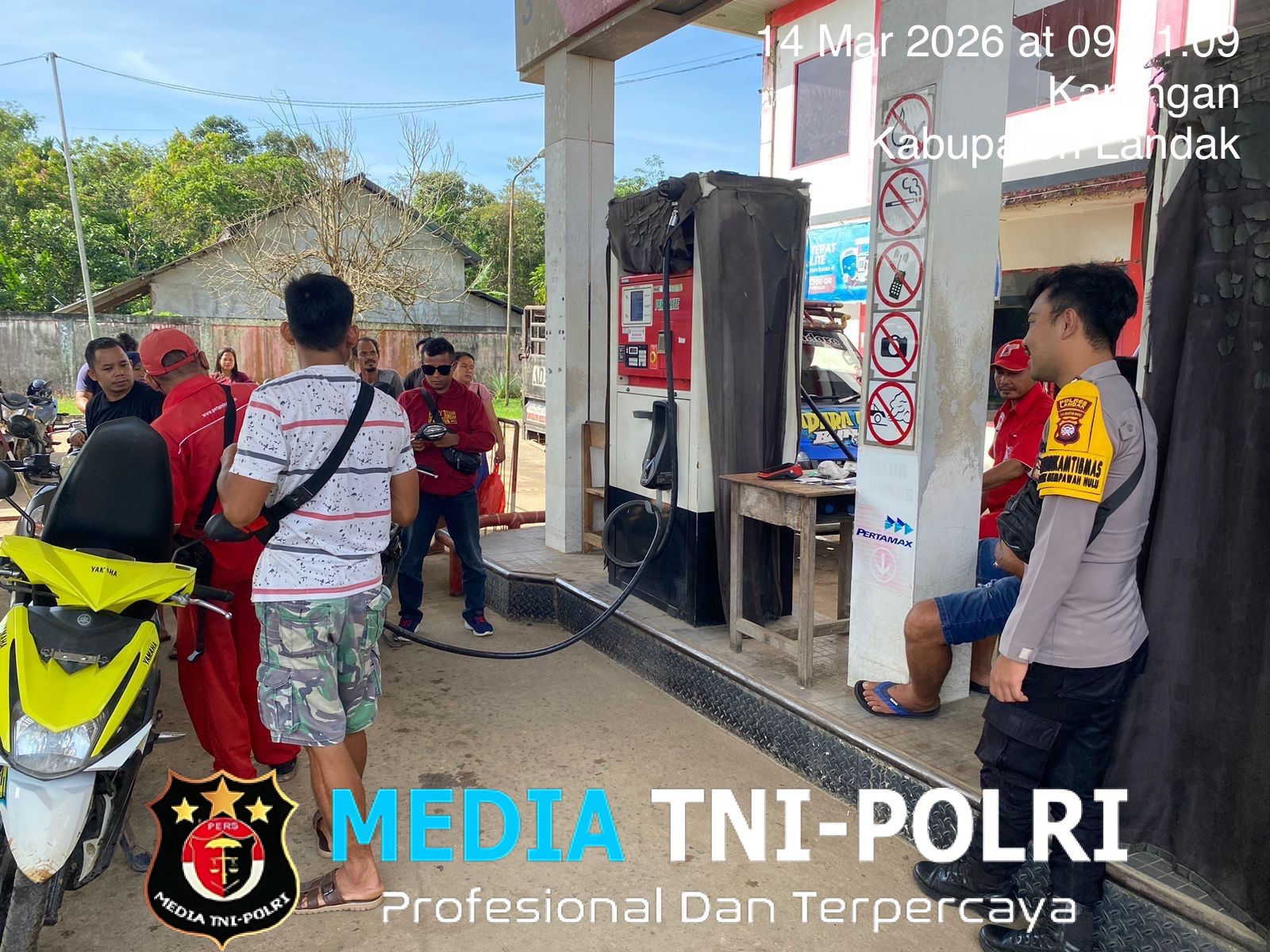 Ketersediaan BBM Aman, Personel Polsek Mempawah Hulu Lakukan Pengecekan di SPBU Karangan