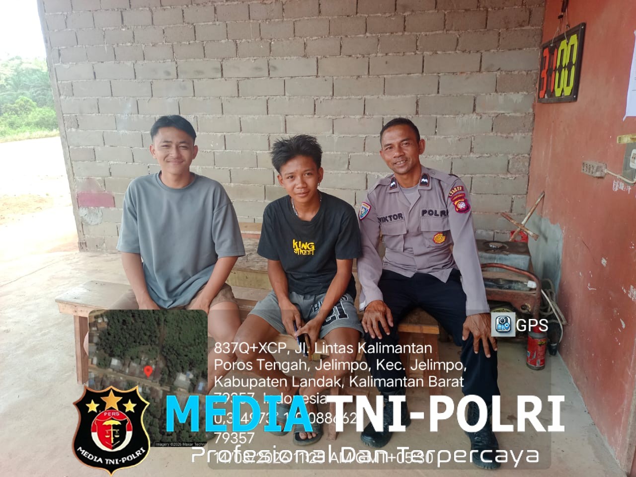 Aipda Victorius Pridoni Personil Polsubsektor Jelimpo Menyambangi Sejumlah Titik dan Area Pemukiman Warga Saat Patroli