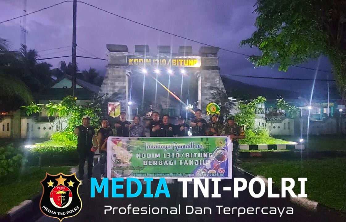Tebar Kebaikan di Bulan Suci Ramadhan, Kodim 1310/Bitung Bersama Ormas Brigade Nusa Utara Bagikan Takjil kepada Masyarakat