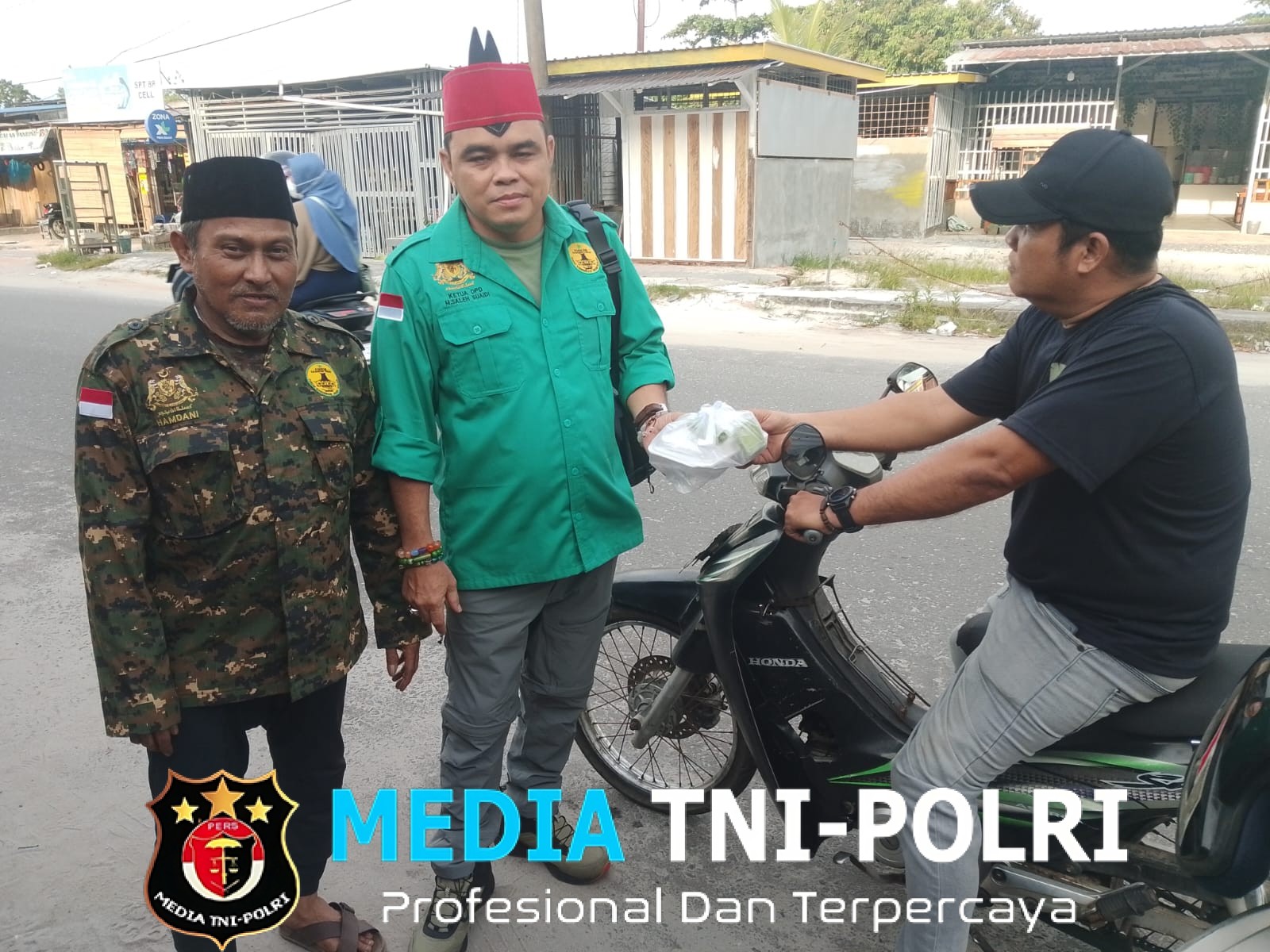 Hangatnya Ramadan di Kabupaten Kotawaringin Timur Organisasi DPD Forum Komunikasi Orang Banjar (Forkob) Hadir Berbagi Takjil dan Pererat Kebersamaan